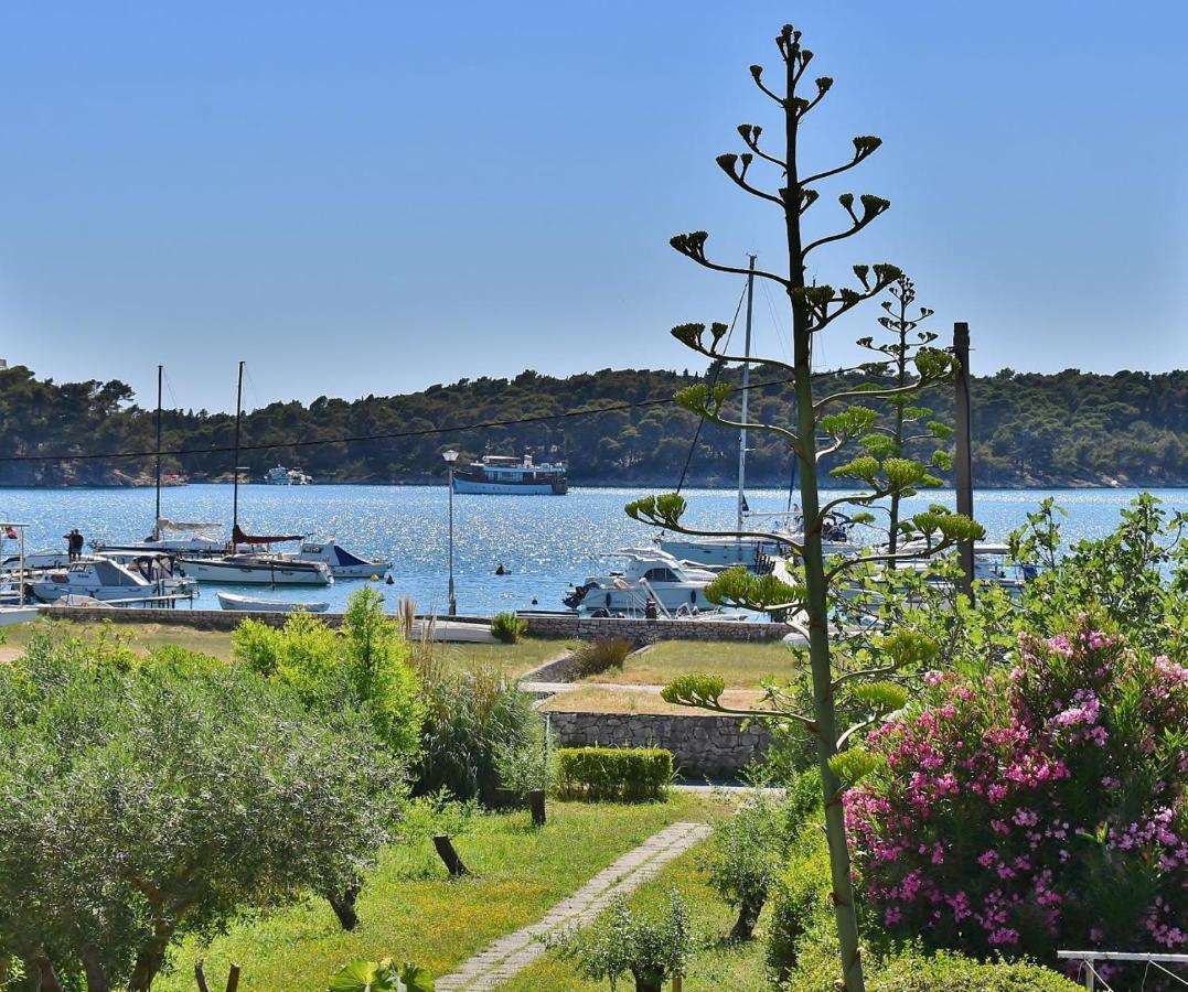 Guest House Sandra Rab Town Exterior foto
