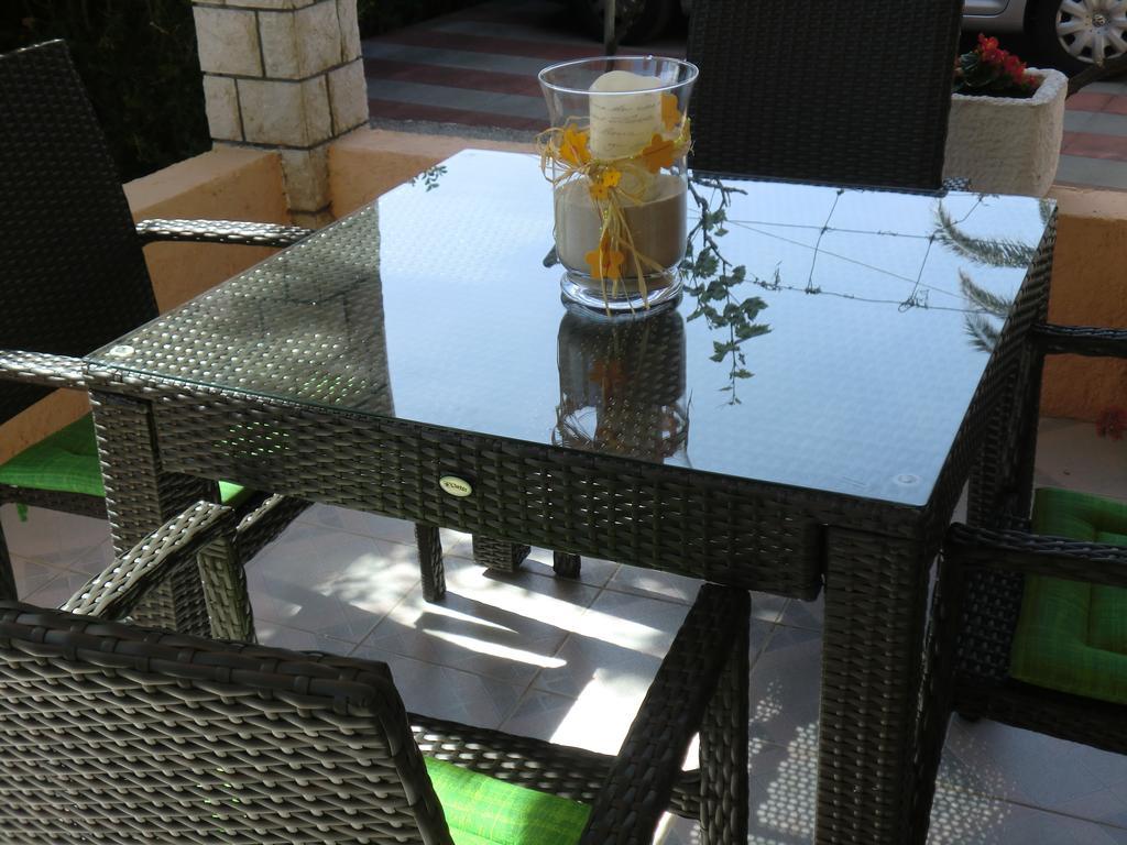 Guest House Sandra Rab Town Exterior foto