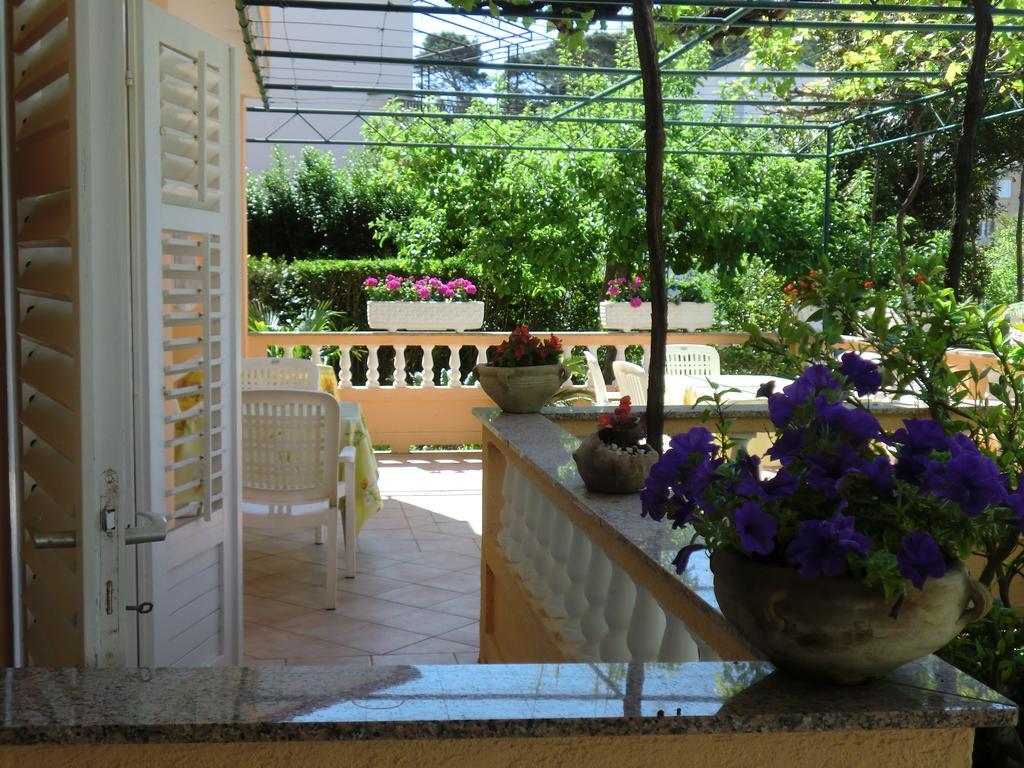 Guest House Sandra Rab Town Exterior foto