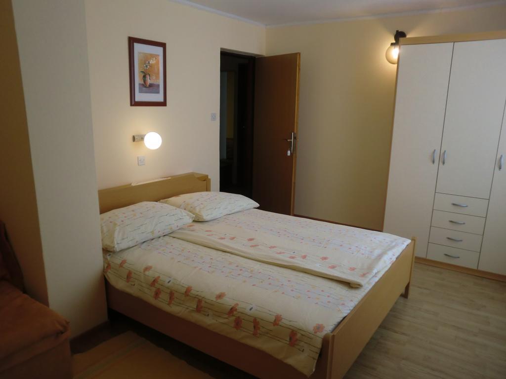 Guest House Sandra Rab Town Habitación foto
