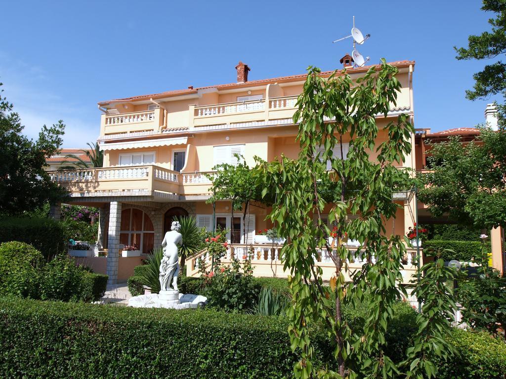 Guest House Sandra Rab Town Exterior foto