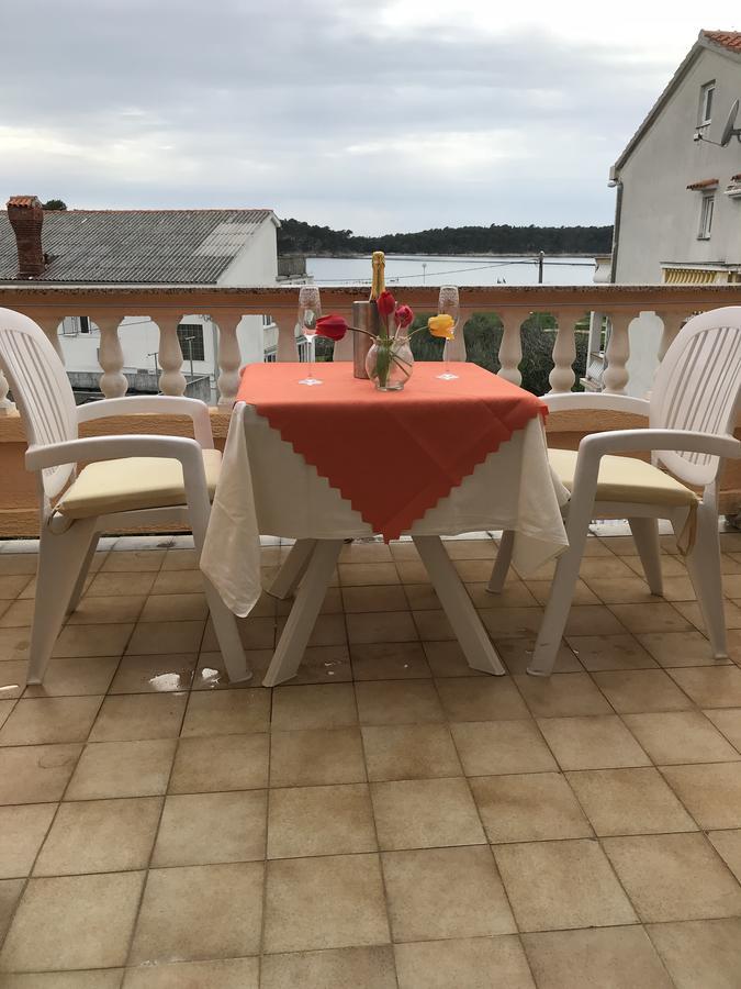 Guest House Sandra Rab Town Exterior foto