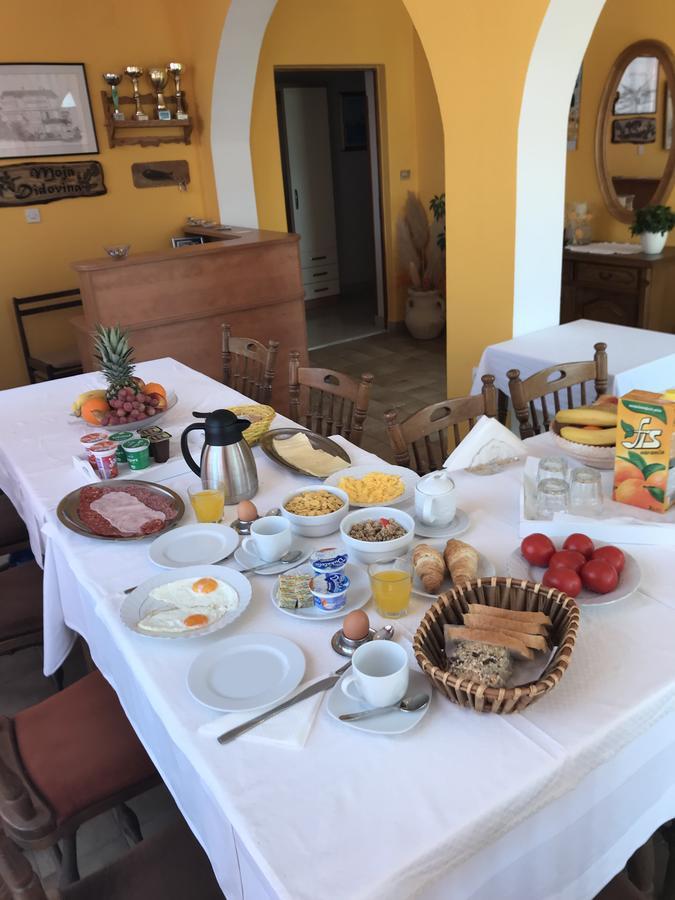 Guest House Sandra Rab Town Exterior foto